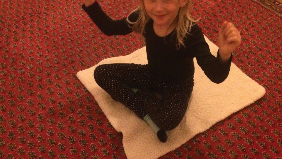 Emmi beim Meditieren